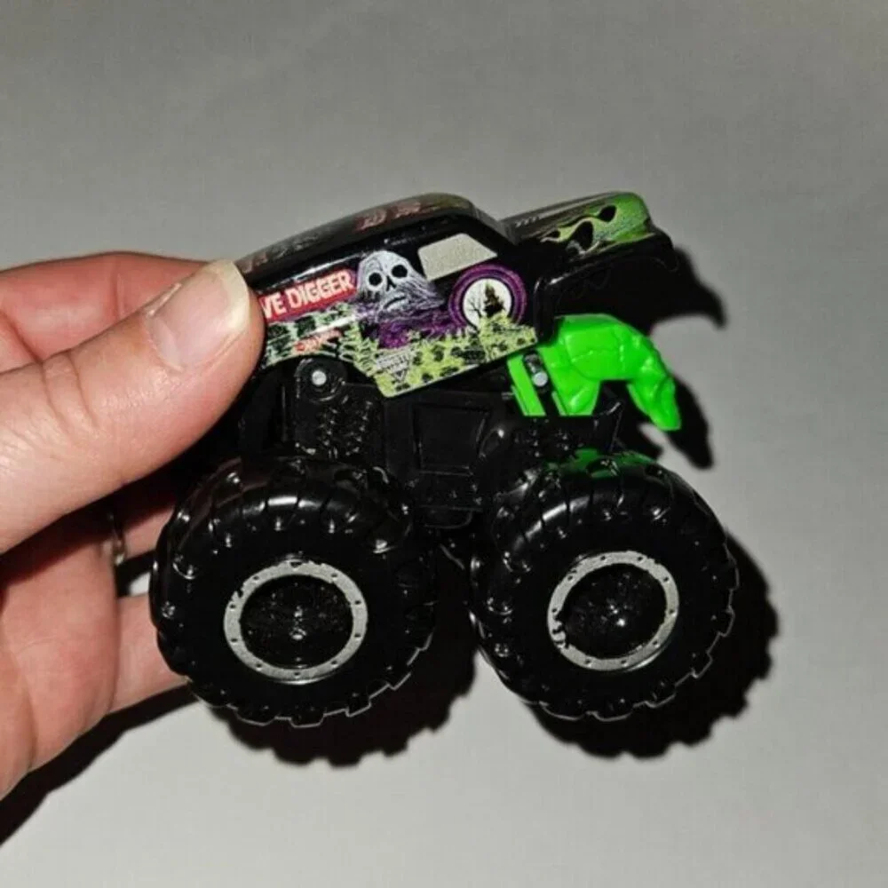 3 Hot Wheels Monster Truck Jam Lot Grave Digger Thrasher Zombie Blue Tie 2015